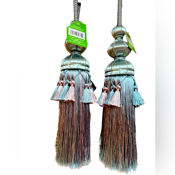 Ashland NWT Beautiful Silver & Blue Silky Large English Romance Tassel Set of 4 - Picture 3 of 8